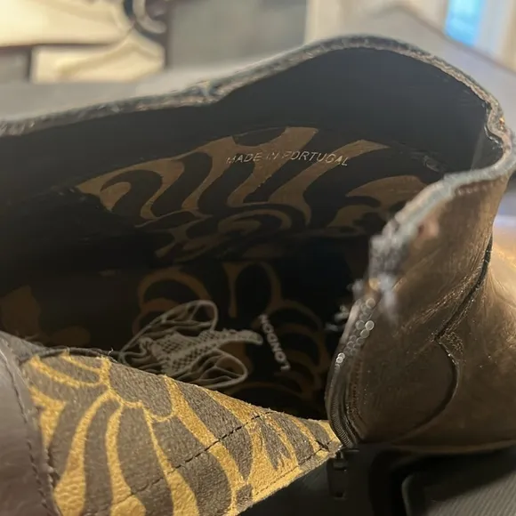 London Fly Ankle Boots made in Portugal Gold and Black