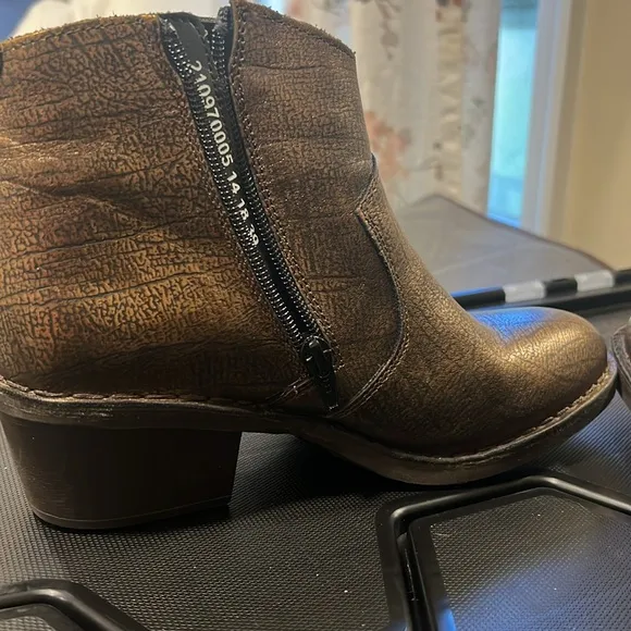 London Fly Ankle Boots made in Portugal Gold and Black