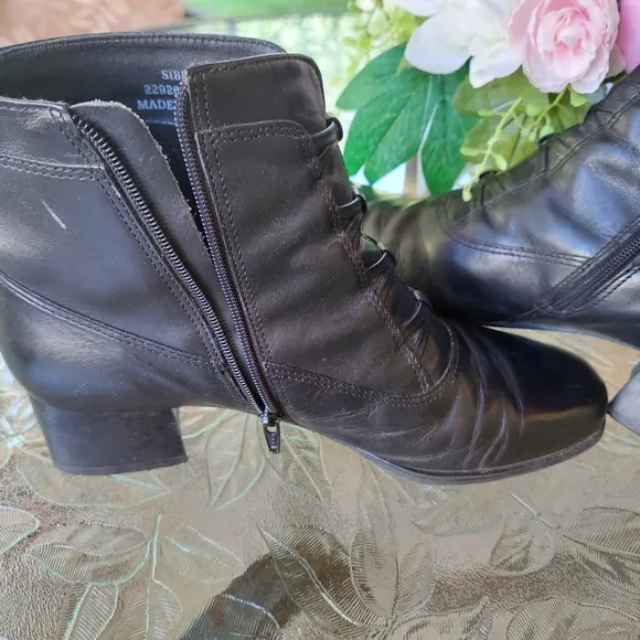 London fog black woman ankle  boots Size 7.5W. fall winter Comfy Fashion Christm