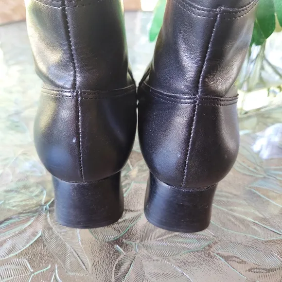 London fog black woman ankle  boots Size 7.5W. fall winter Comfy Fashion Christm