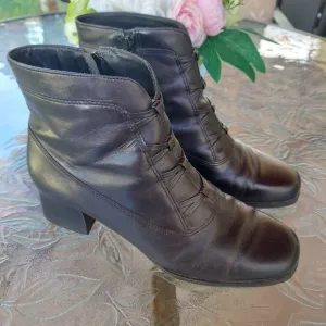 London fog black woman ankle  boots Size 7.5W. fall winter Comfy Fashion Christm
