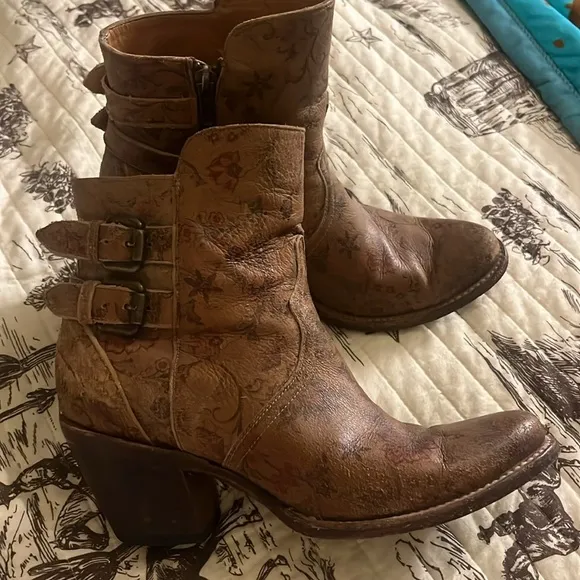 Luchasse Catalina tan ankle boots