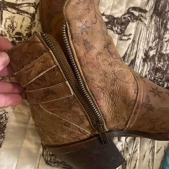 Luchasse Catalina tan ankle boots
