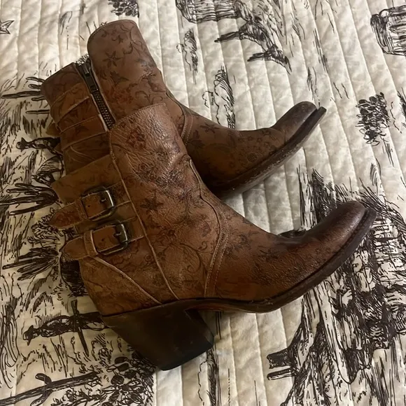 Luchasse Catalina tan ankle boots