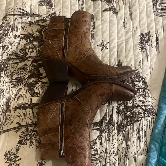 Luchasse Catalina tan ankle boots