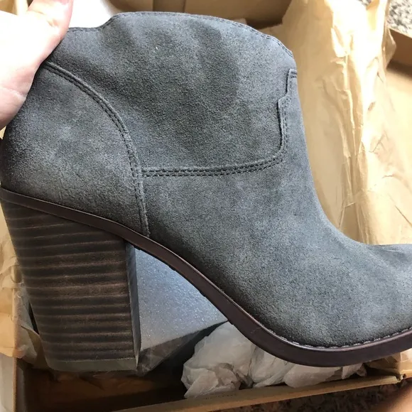 LUCKY BRAND Boots 10 M Eller Gray Suede Block Heel Western Ankle Storm