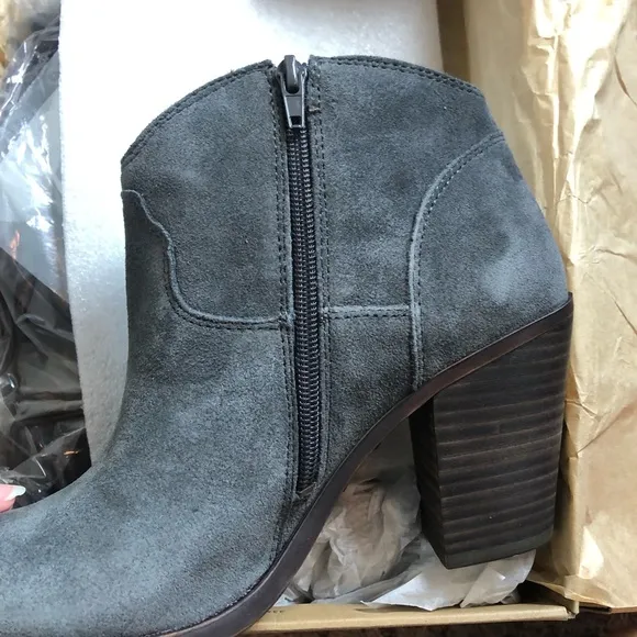 LUCKY BRAND Boots 10 M Eller Gray Suede Block Heel Western Ankle Storm