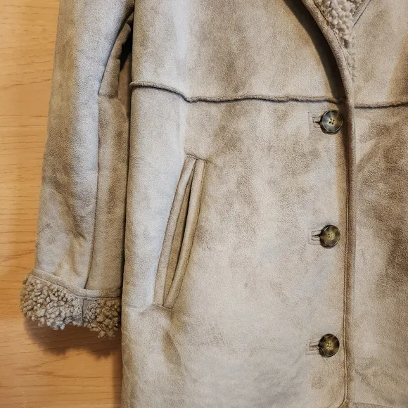 LUCKY BRAND FAUX SUEDE SHEARLING BUTTON FRONT EXPOSED SEAM COAT - SMALL MEDIUM