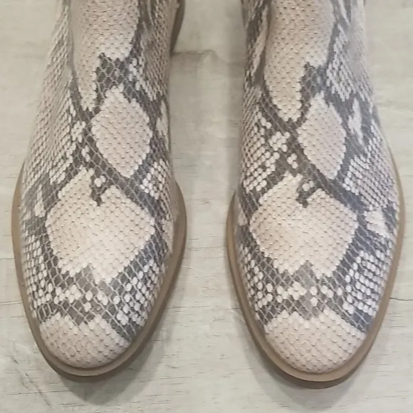 💕LUCKY BRAND💕 Jaime Snake Print Ankle Boots 9