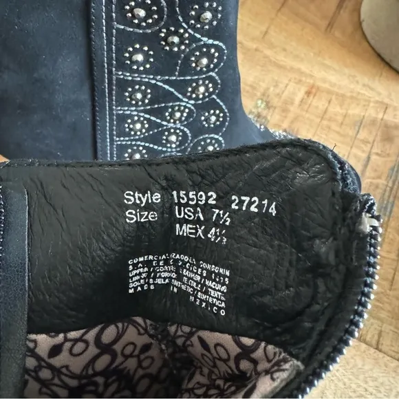 Lyard Ankle Suede Black Boots Size 7.5