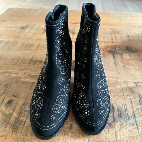Lyard Ankle Suede Black Boots Size 7.5