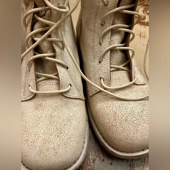 Magnolia Pearl Lace-Up Boots. Super cute and comfortable!! Like new.  Sz 39