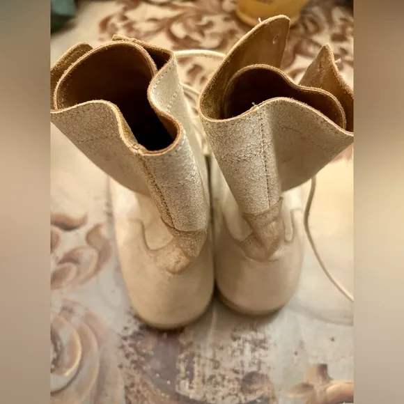 Magnolia Pearl Lace-Up Boots. Super cute and comfortable!! Like new.  Sz 39