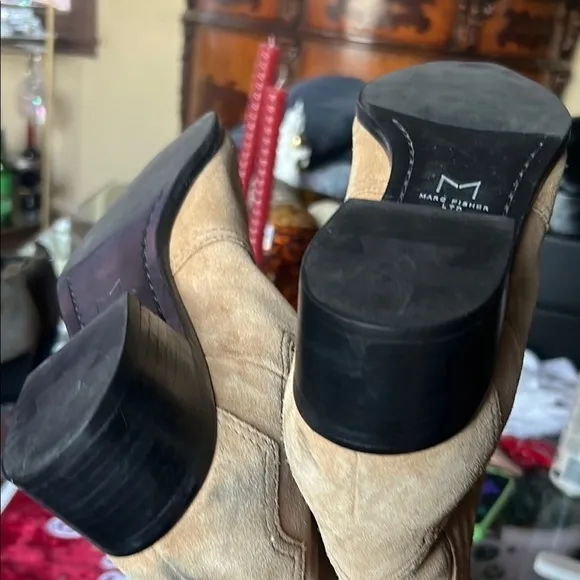 MARC FISHER booties ,WESTERN Tan Suede Ankle Boots, size10M, pre loved 🥰, size10