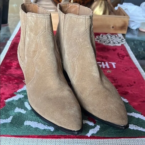 MARC FISHER booties ,WESTERN Tan Suede Ankle Boots, size10M, pre loved 🥰, size10