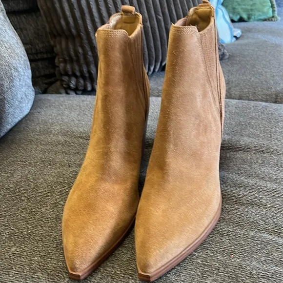 Marc Fisher Gadri Pointed Rust Colored Toe Bootie Rhum SuedeSize 12 NWOT