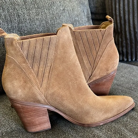 Marc Fisher Gadri Pointed Rust Colored Toe Bootie Rhum SuedeSize 12 NWOT