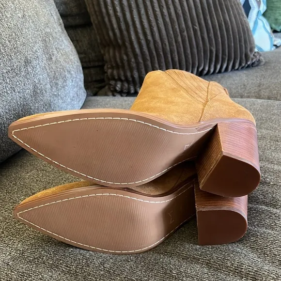Marc Fisher Gadri Pointed Rust Colored Toe Bootie Rhum SuedeSize 12 NWOT