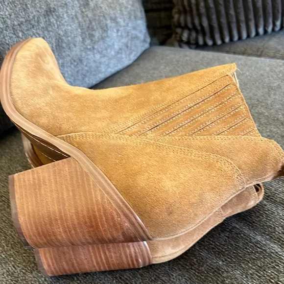 Marc Fisher Gadri Pointed Rust Colored Toe Bootie Rhum SuedeSize 12 NWOT