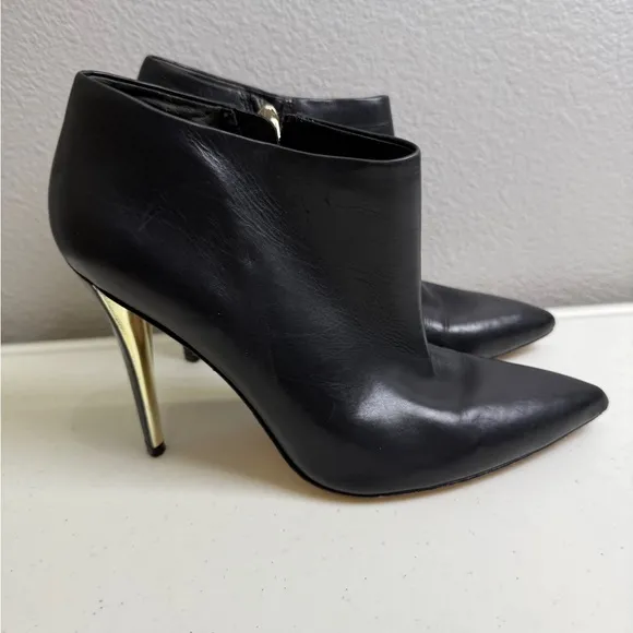 Marciano Ankle Boots Size 9 Black Leather Heels Stiletto Zipper Closure