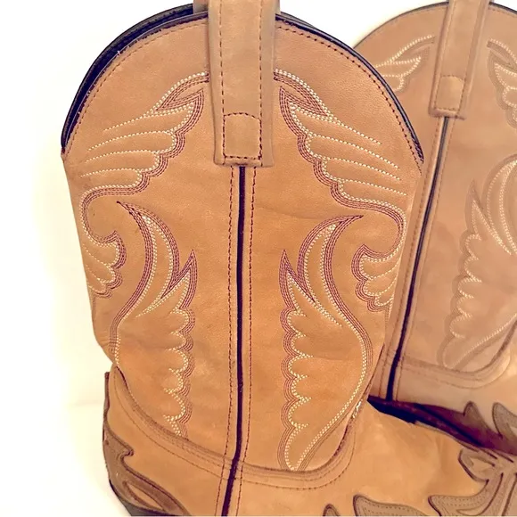 Masterson Women’s Tan Heeled Boots with Intricate Stitching Pointed Toe Size 8