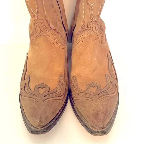 Masterson Women’s Tan Heeled Boots with Intricate Stitching Pointed Toe Size 8