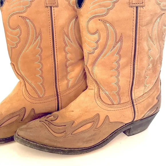 Masterson Women’s Tan Heeled Boots with Intricate Stitching Pointed Toe Size 8