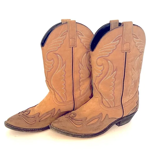 Masterson Women’s Tan Heeled Boots with Intricate Stitching Pointed Toe Size 8
