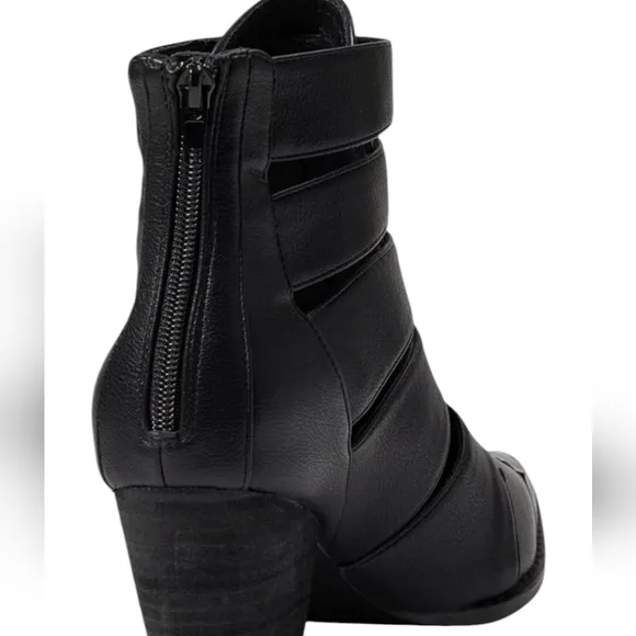 Matiesse Bianca Black Strappy Ankle Boots...size 9.5