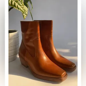 Matisse Ezra Women's Brown Ankle Boosts.