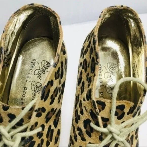 Matt Bernson Special project womans Cheetah Ankle Heeled Boot Lace up 8 BoxK
