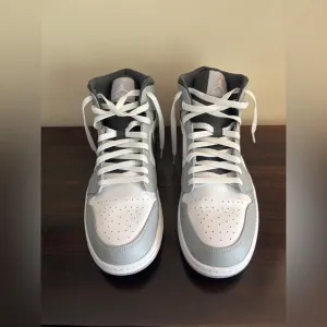 Mens Jordan Air Force 1 Gray/Black Mid
