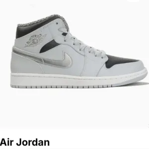 Mens Nike Air Jordan 1 Retro Mid Wolf Gray, Size 11