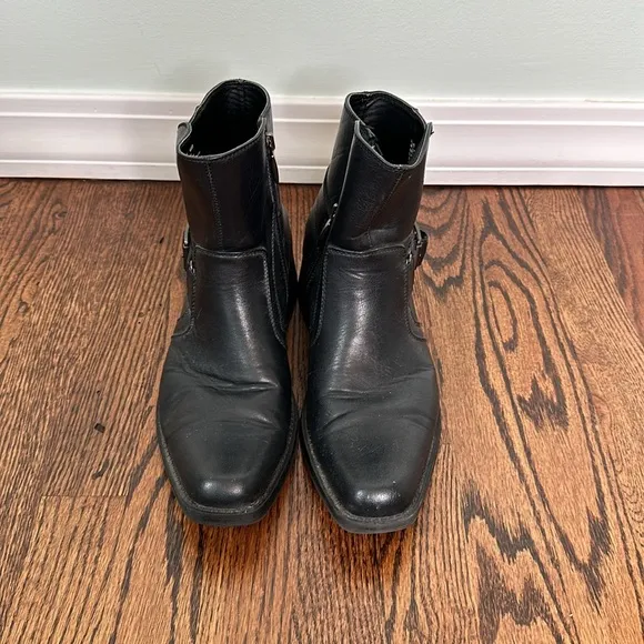 Men’s Rock &amp; Republic low cut boots size 8. GREAT CONDITION.  Buckle and zipper