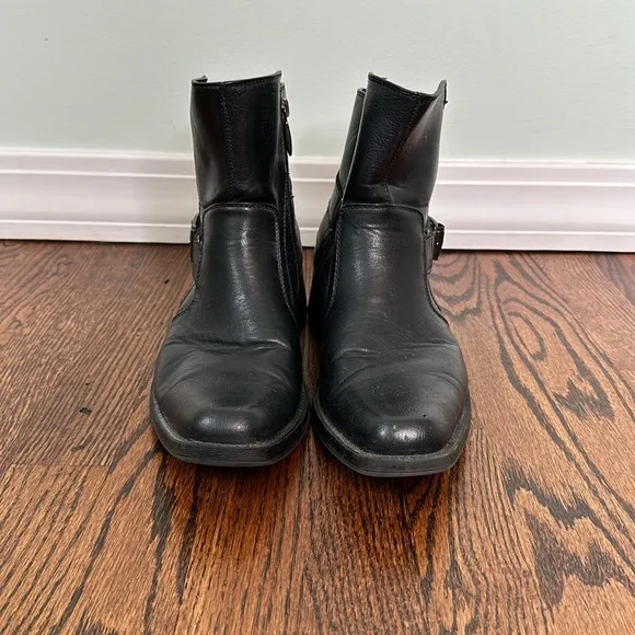 Men’s Rock &amp; Republic low cut boots size 8. GREAT CONDITION.  Buckle and zipper