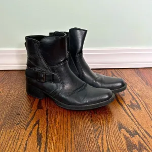 Men’s Rock &amp; Republic low cut boots size 8. GREAT CONDITION.  Buckle and zipper