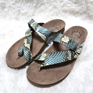 Mephisto Helen Size 39 green patent leather sandals