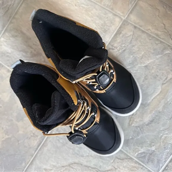 Merrill kids waterproof snow boots NWOT