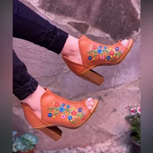 Mexican Artisanal Embroidered Ankle Boots - Beige with Flowers Size 8