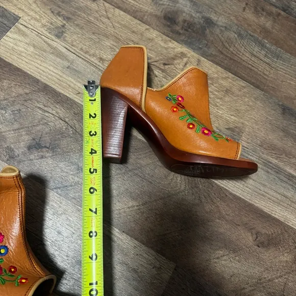 Mexican Artisanal Embroidered Ankle Boots - Beige with Flowers Size 8