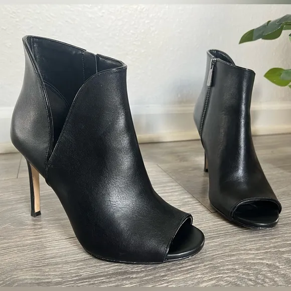 Michael kors Harper open toe ankle bootie in size 7