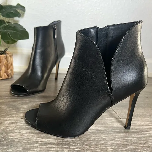 Michael kors Harper open toe ankle bootie in size 7