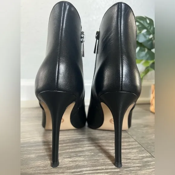 Michael kors Harper open toe ankle bootie in size 7