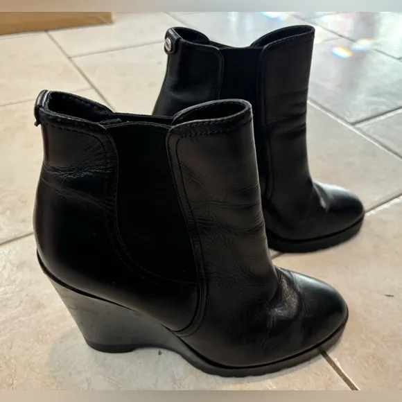 Michael Kors Thea Women's Size‎ 8M Black Leather Pull On Ankle Bootie Boots