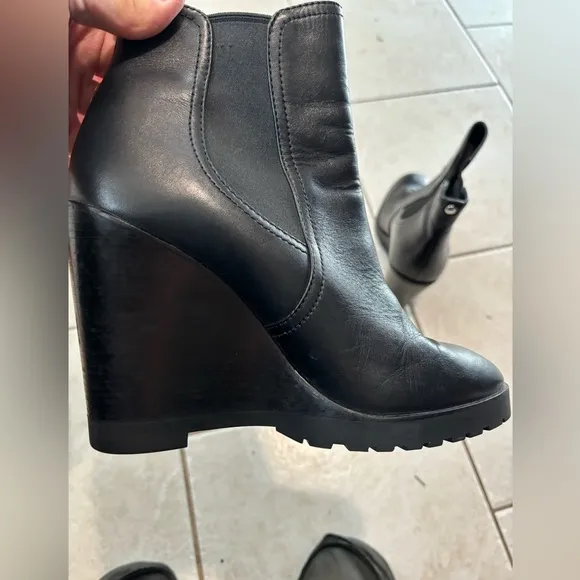 Michael Kors Thea Women's Size‎ 8M Black Leather Pull On Ankle Bootie Boots