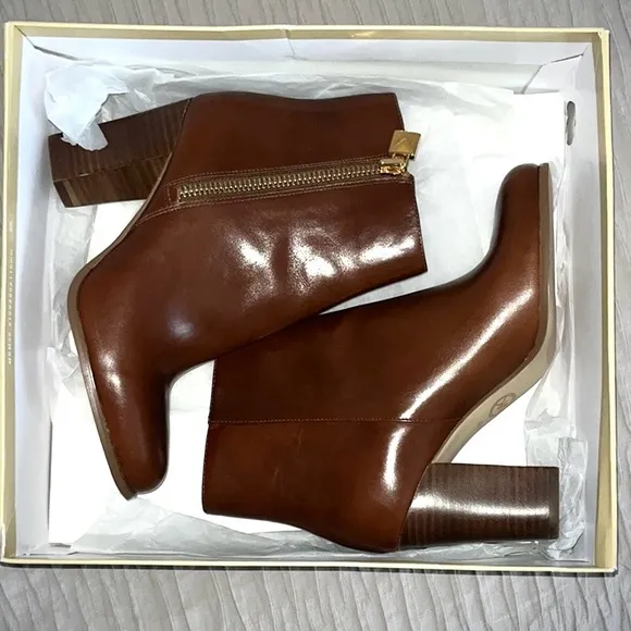 MICHAEL Michael Kors Brown Leather Ankle Boots NIB size 7