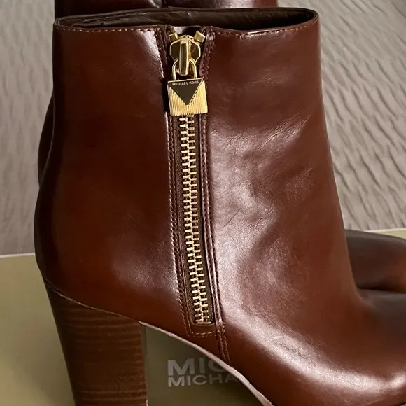 MICHAEL Michael Kors Brown Leather Ankle Boots NIB size 7