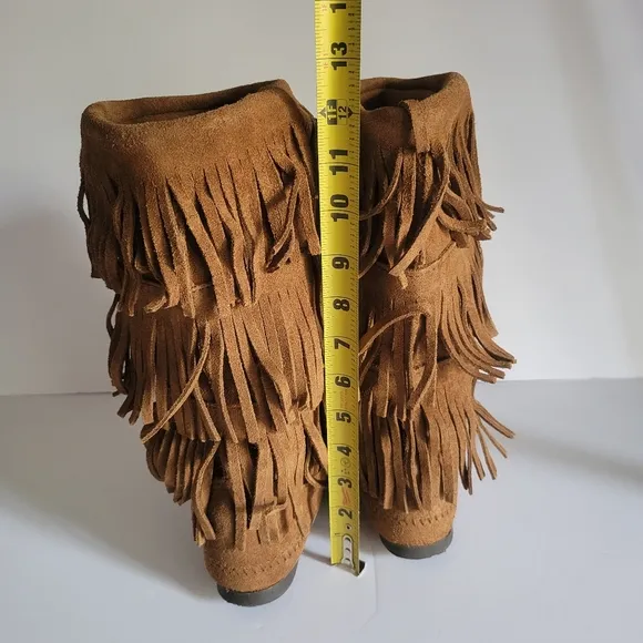 Minnetonka‎ 3 Layer Fringe Boots Size 9