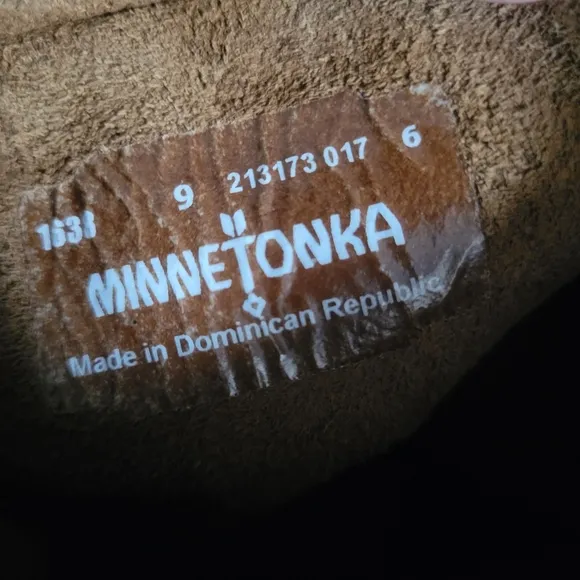 Minnetonka‎ 3 Layer Fringe Boots Size 9