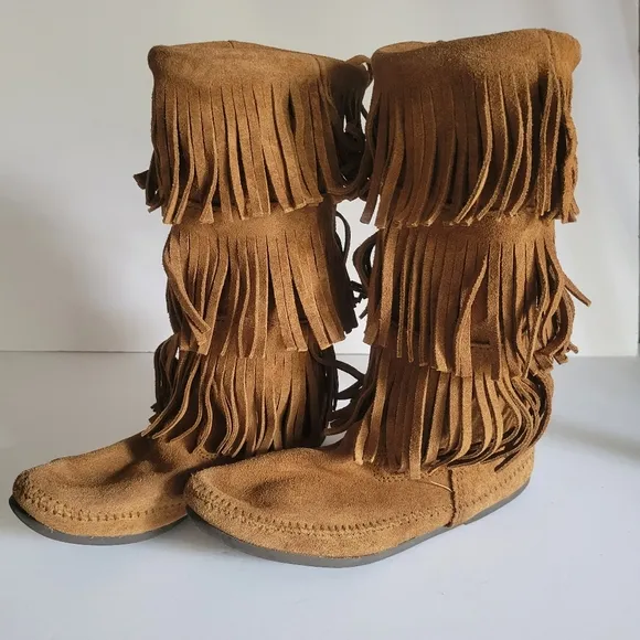 Minnetonka‎ 3 Layer Fringe Boots Size 9